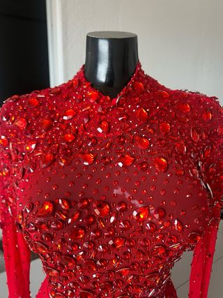 Vestido de fiesta rojo con pedrería ML