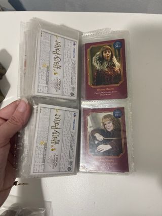 Pack Harry Potter: Libro, figuras y cromos