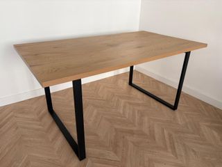 Mesa Comedor Roble Claro y Patas Negras