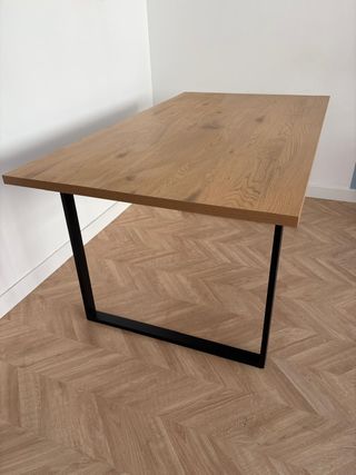 Mesa Comedor Roble Claro y Patas Negras