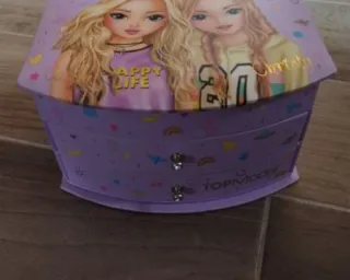 Joyero con espejo y cajones