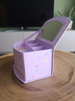 Joyero con espejo y cajones