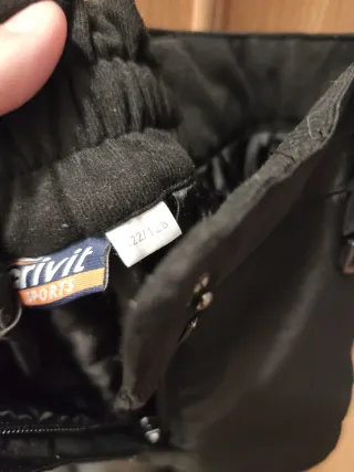 Pantalón nieve niño 122-128 cm. Puesto dos veces.