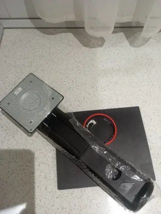 Monitor 24' y Teclado Negro(regalo raton)