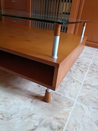 Mesa de centro de madera y cristal