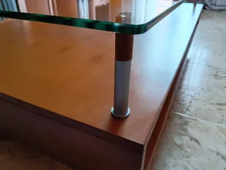 Mesa de centro de madera y cristal