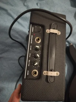 Guitarra Eléctrica Jim Harley + Amplificador