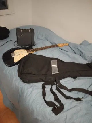 Guitarra Eléctrica Jim Harley + Amplificador