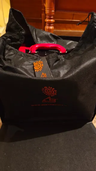 Caja de maquillaje ABcollezioni negra y roja