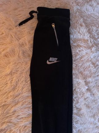 Pantalón chándal terciopelo Nike negro