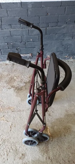 Andador para mayores con asiento