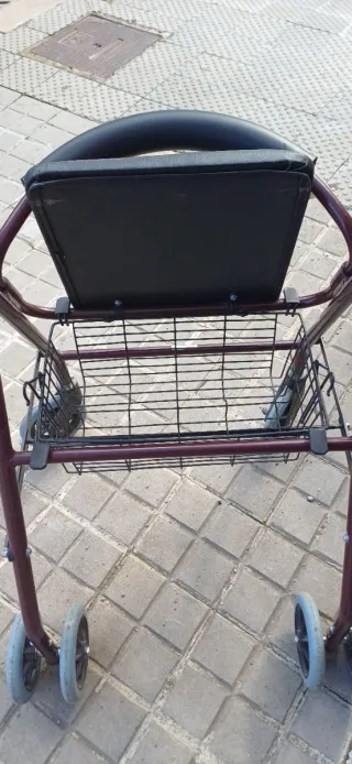 Andador para mayores con asiento