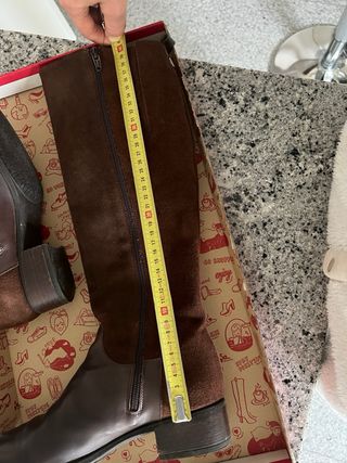 Botas altas de ante y piel marrón talla 39
