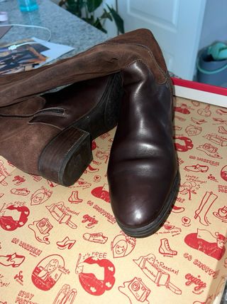 Botas altas de ante y piel marrón talla 39