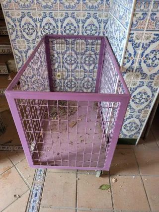 Carro metálico con ruedas