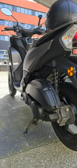 Yamaha Tricity 125cc Gris modelo 2022