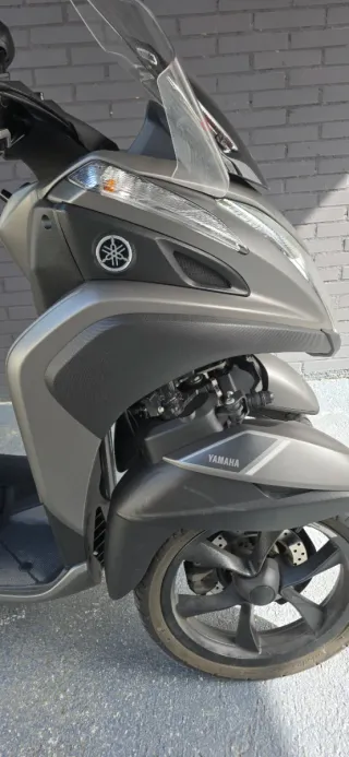 Yamaha Tricity 125cc Gris modelo 2022
