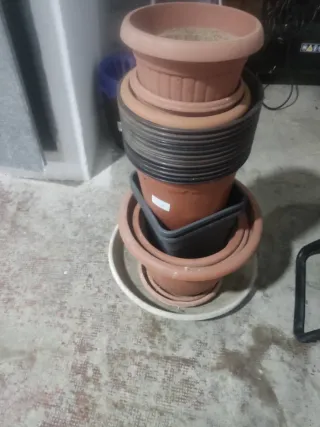 Tres lotes Tiestos y Platos Varias Medidas,15€