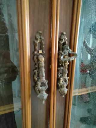 Recibidor vitrina aparador Raíz Nogal