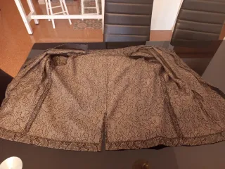 Chaqueta beige y marrón con estampado