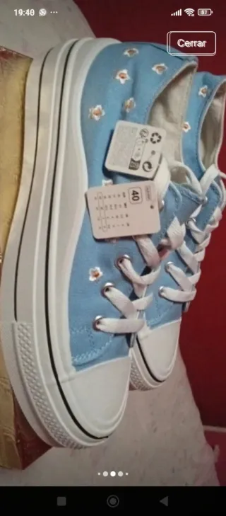 Zapatillas deportivas azules con flores