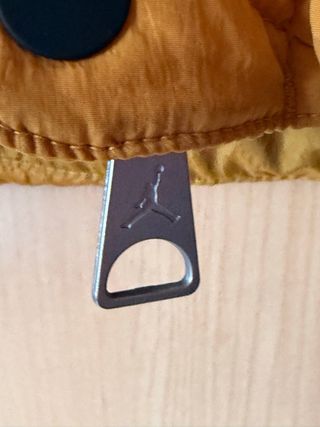 Plumas Nike Jordan Amarillo