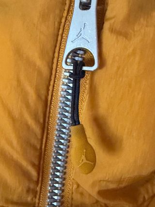 Plumas Nike Jordan Amarillo