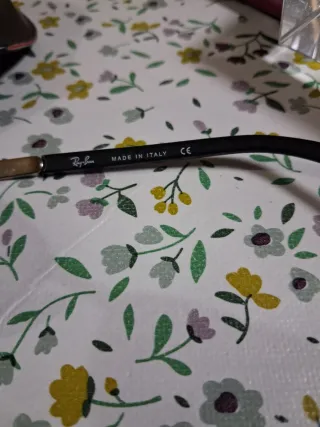 Gafas de sol Ray-Ban plateadas y verdes