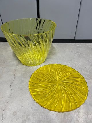 Mesa auxiliar Kartell amarilla