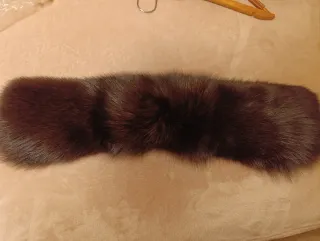 Chaqueta 3/4 ante de color chocolate.