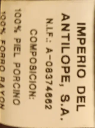 Chaqueta 3/4 ante de color chocolate.
