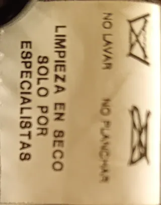 Chaqueta 3/4 ante de color chocolate.