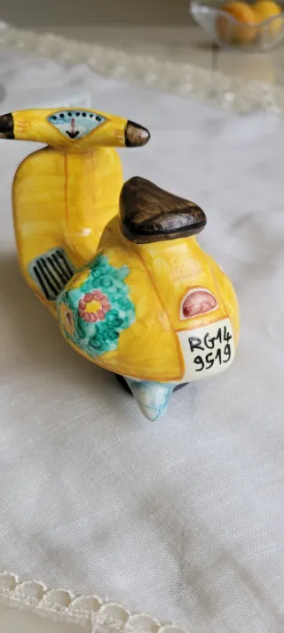 Vespa Ceramica Caltagirone Gialla