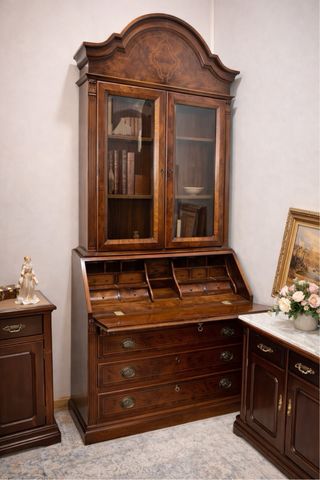 Escritorio antiguo de madera