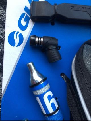 Kit Herramientas Giant y Bolsa + CO2