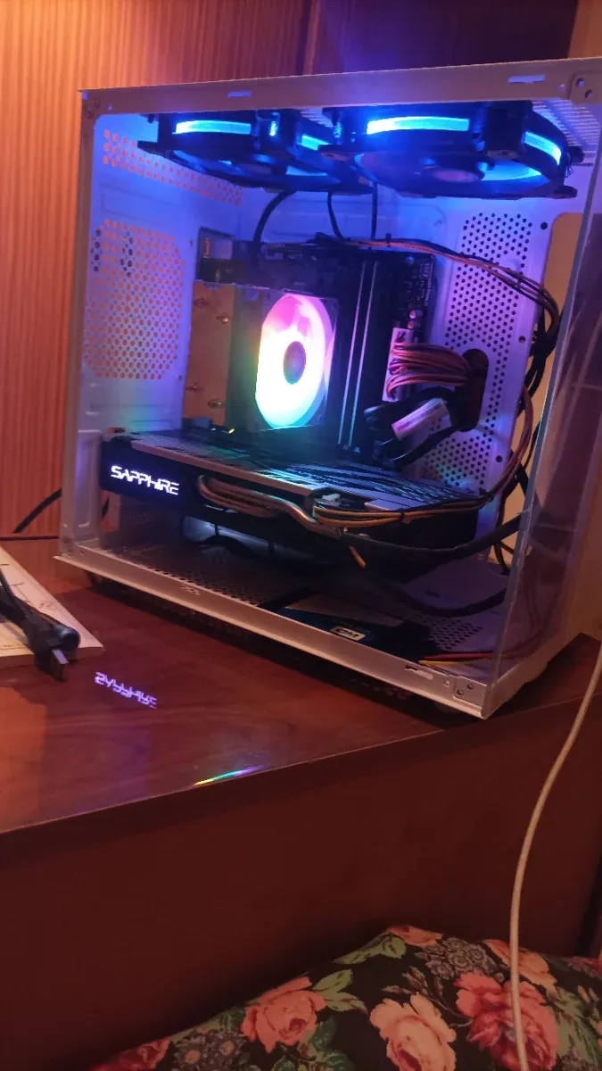 i7-9700 / AMD RX 580 16GB RAM  Último precio. afbeelding 2