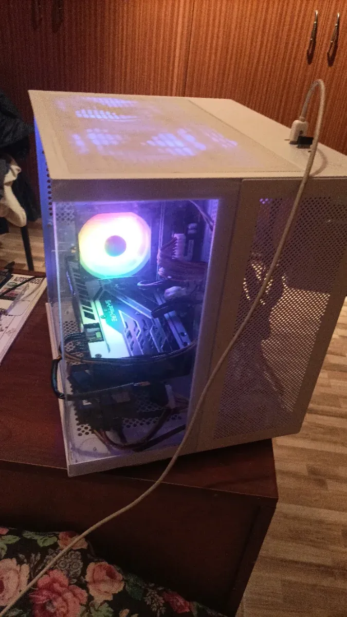 i7-9700 / AMD RX 580 16GB RAM  Último precio. afbeelding 3