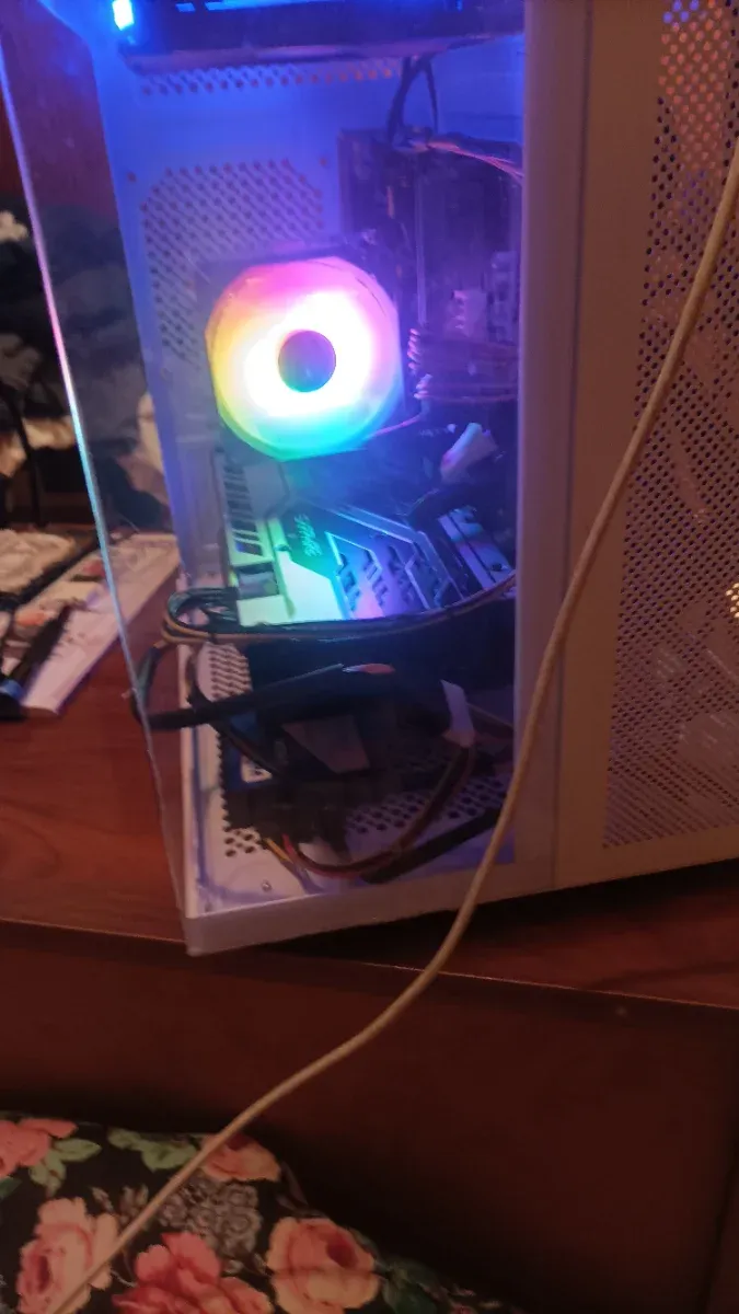 i7-9700 / AMD RX 580 16GB RAM  Último precio. afbeelding 4