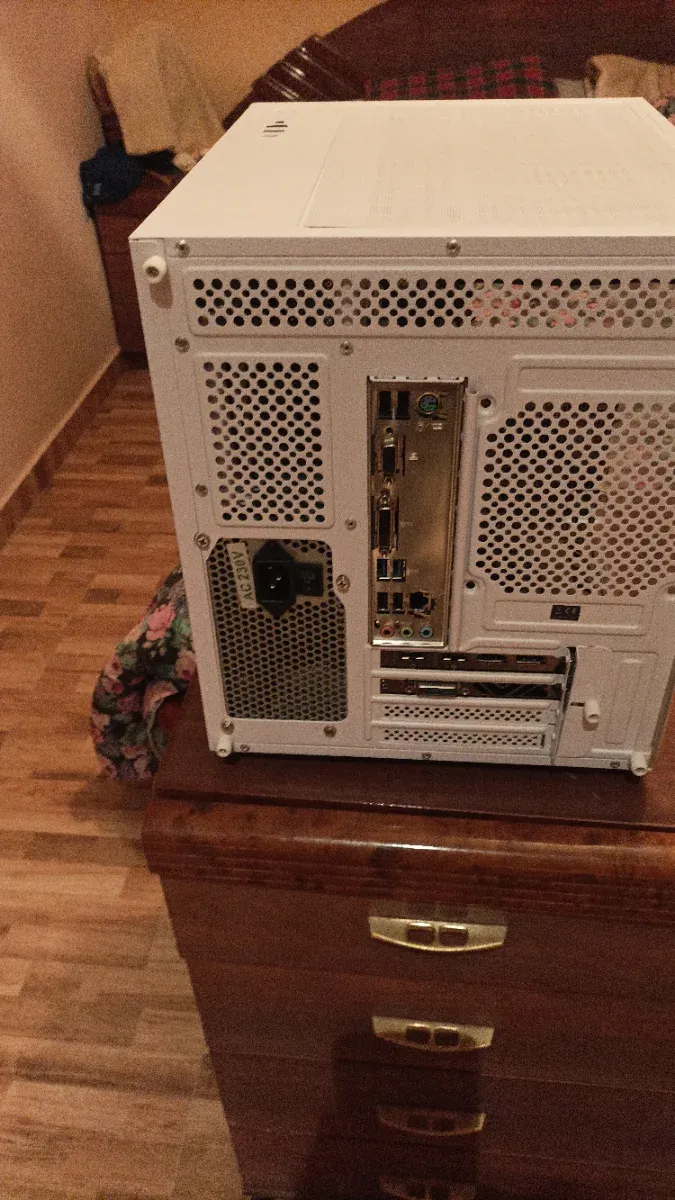 i7-9700 / AMD RX 580 16GB RAM  Último precio. afbeelding 5
