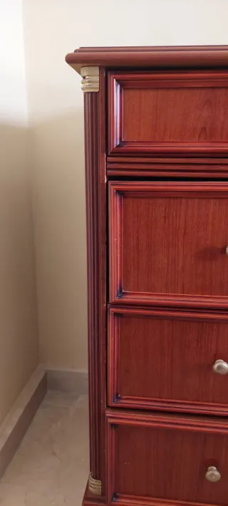 Cómoda de madera 5 cajones y mesita