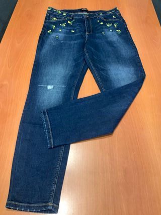 Vaqueros Desigual Talla 44 Bordados Florales