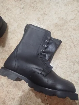 Botas militares negras talla 42 nuevas