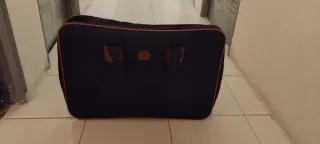 Bolsa de viaje negra y marrón