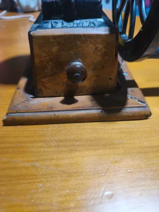 Molinillo de café antiguo