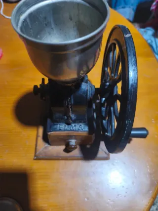 Molinillo de café antiguo