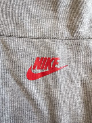 Sudadera Nike Gris y Negra con Capucha