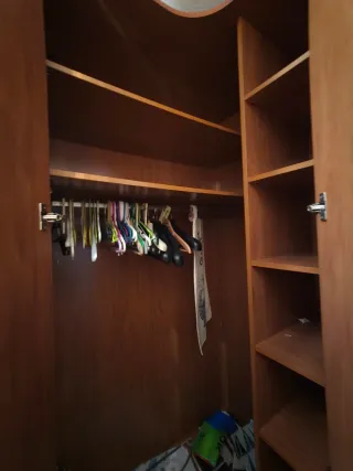 Armario esquinero de madera gran capacidad