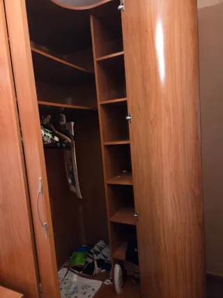 Armario esquinero de madera gran capacidad