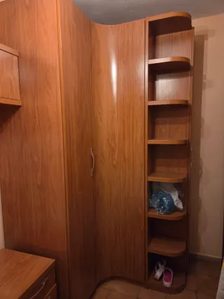Armario esquinero de madera gran capacidad