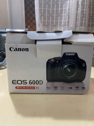 Canon EOS 600D + Objetivo 18-55 IS II + 2 Fundas